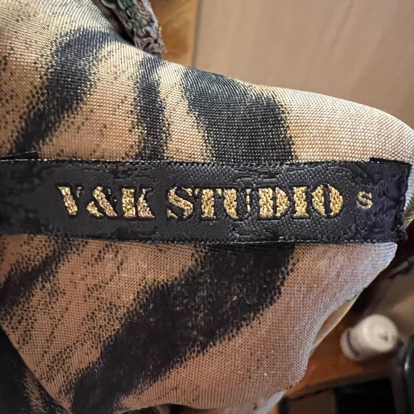 Dress with stones - Picture 6 of 7